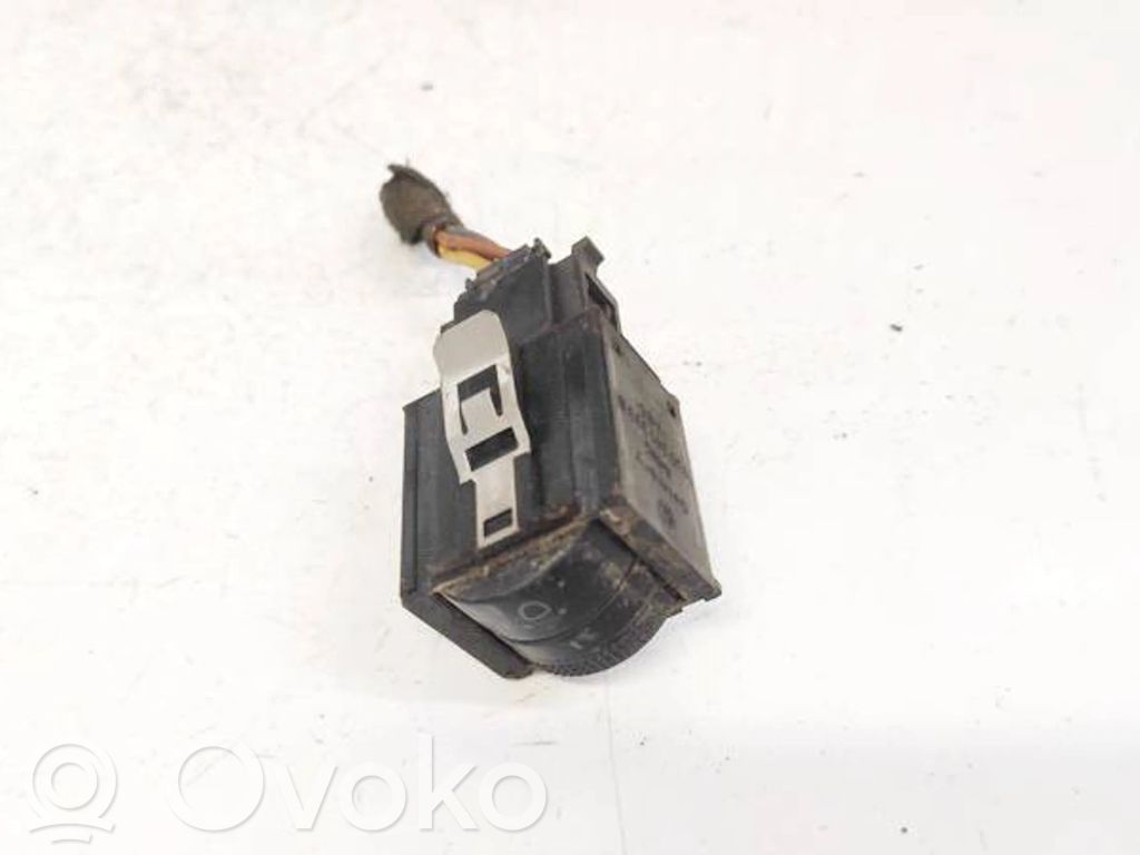 Skoda Octavia Mk1 (1U) Interruttore di regolazione livello altezza dei fari 