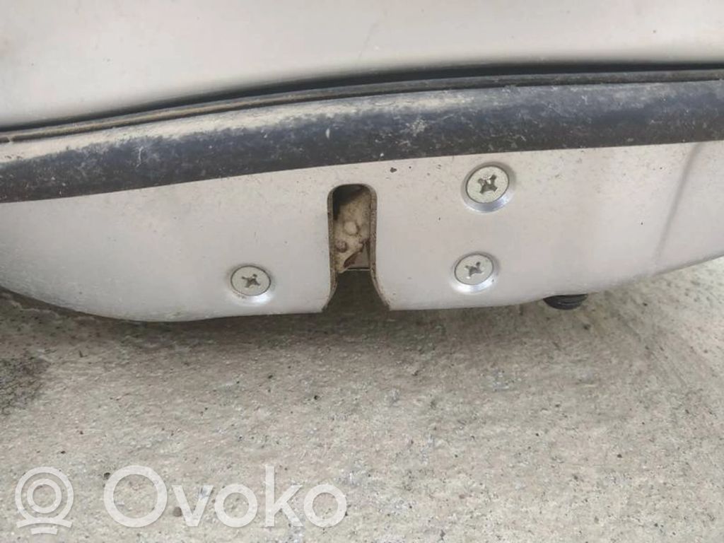 Serrure de porte avant