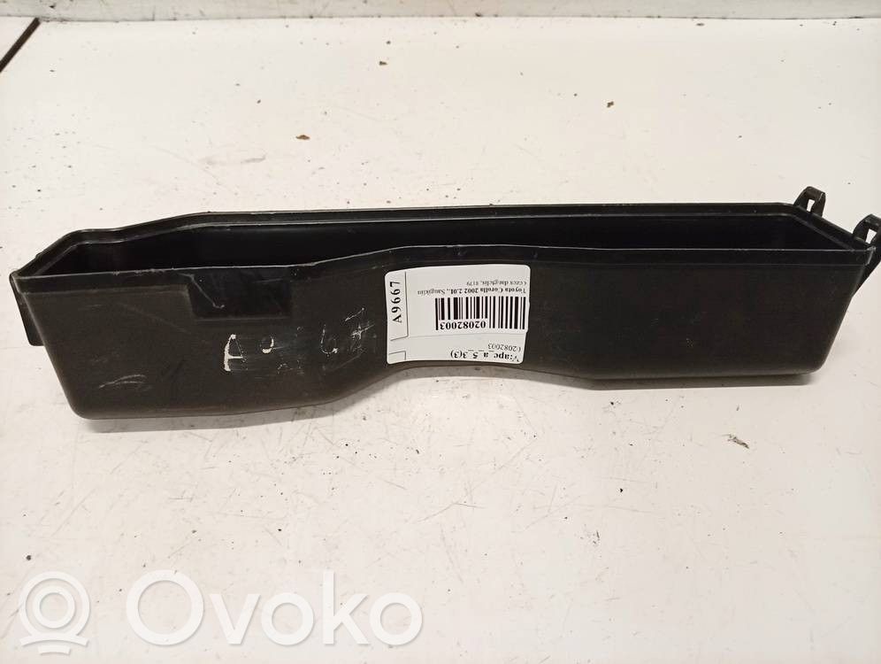 Toyota Corolla E120 E130 Couvercle de boîte à fusibles 