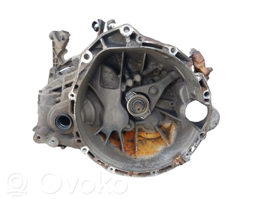 Nissan Primera Cutie viteze manuală cu 5 trepte 