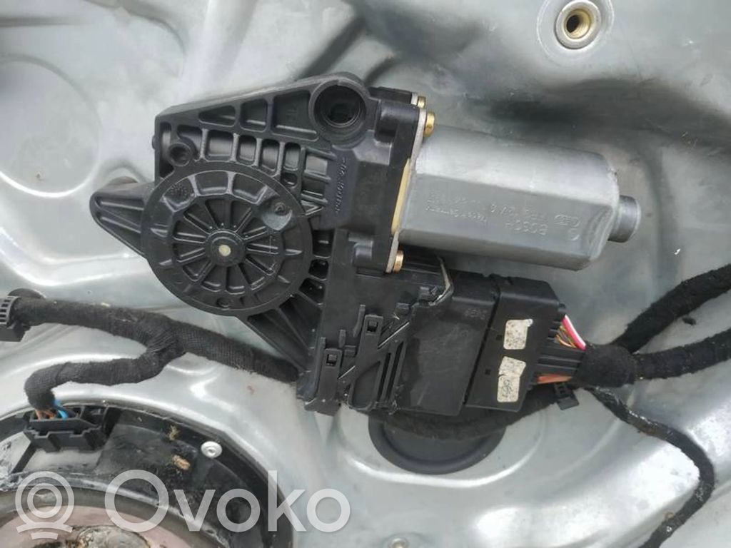 Volkswagen PASSAT B5 Motorino alzacristalli della portiera posteriore