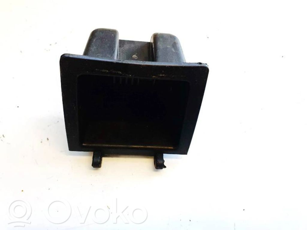 Hyundai H-1, Starex, Satellite Aschenbecher