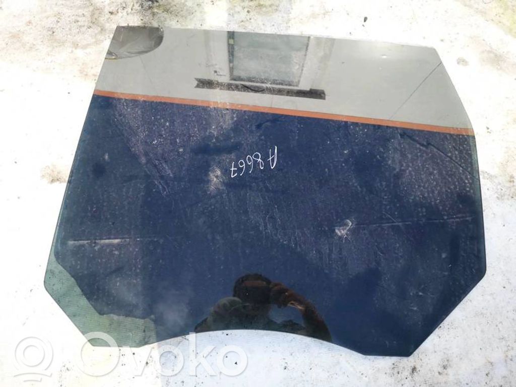 Ford Kuga I Luna de la puerta trasera