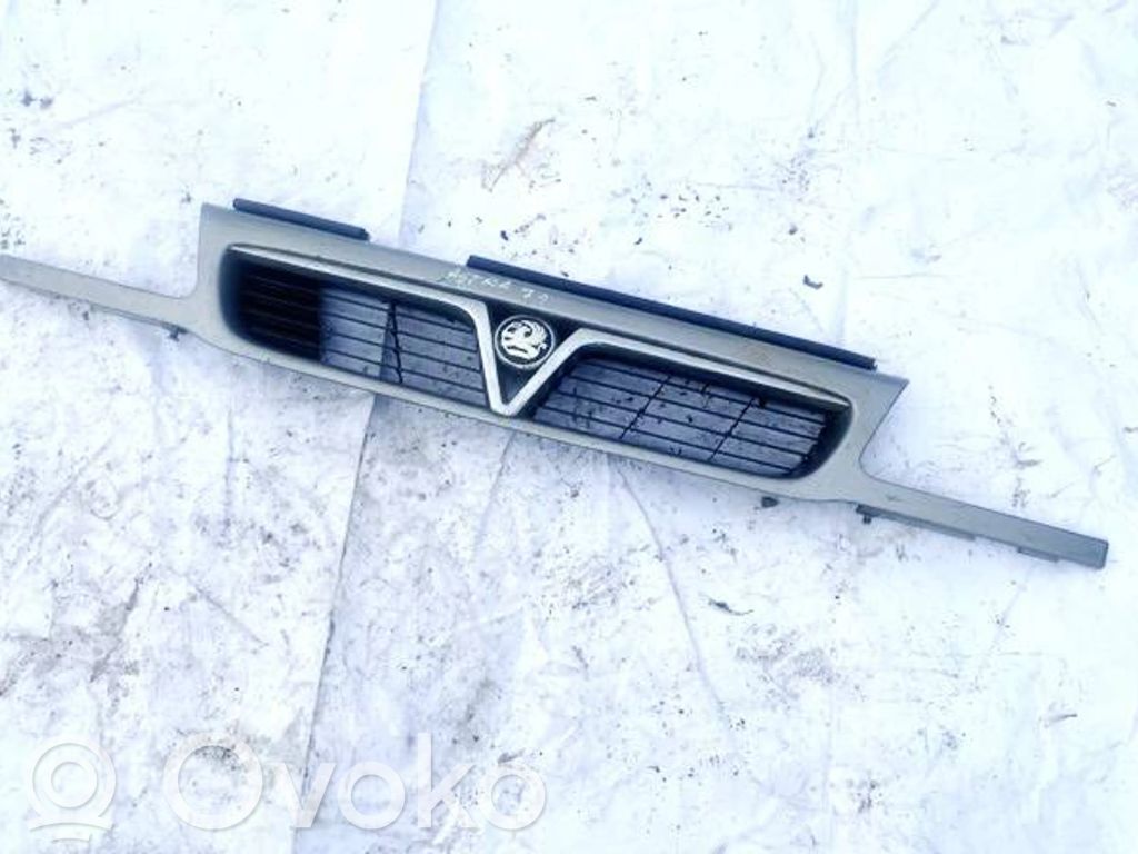Opel Astra F Griglia anteriore 