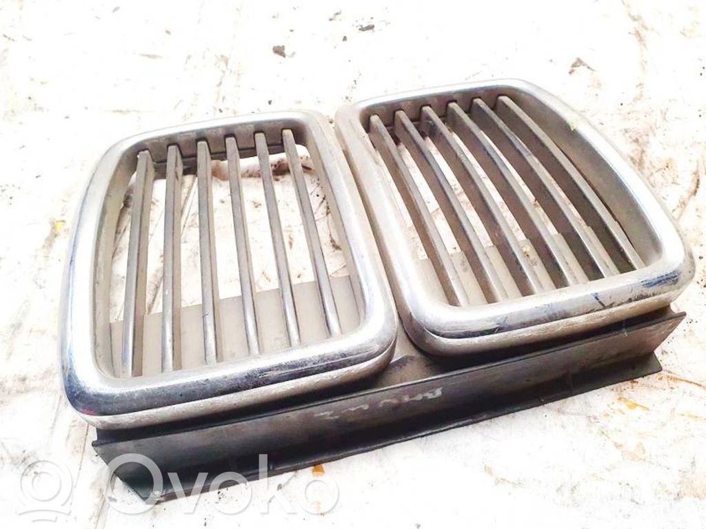 Grille de calandre avant