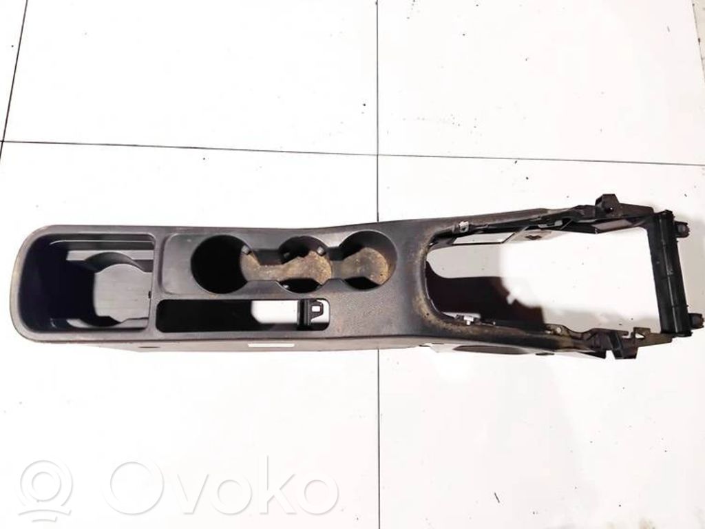 Opel Astra J Kita salono detalė 