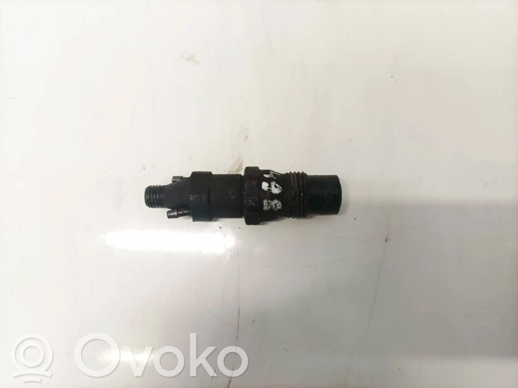 Volkswagen PASSAT B3 Wtryskiwacz paliwa 