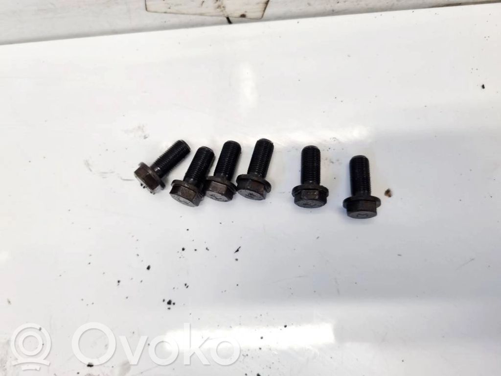 Nissan Micra Piulițe/șuruburi 