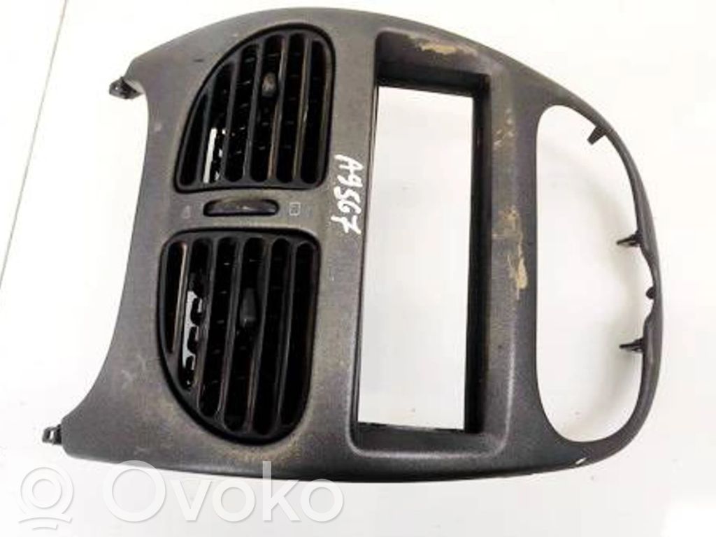 Peugeot 206 Rejilla de ventilación central del panel 