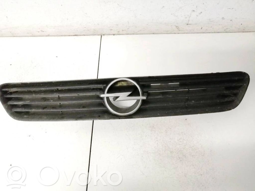 Rejilla delantera   90588120,90588120