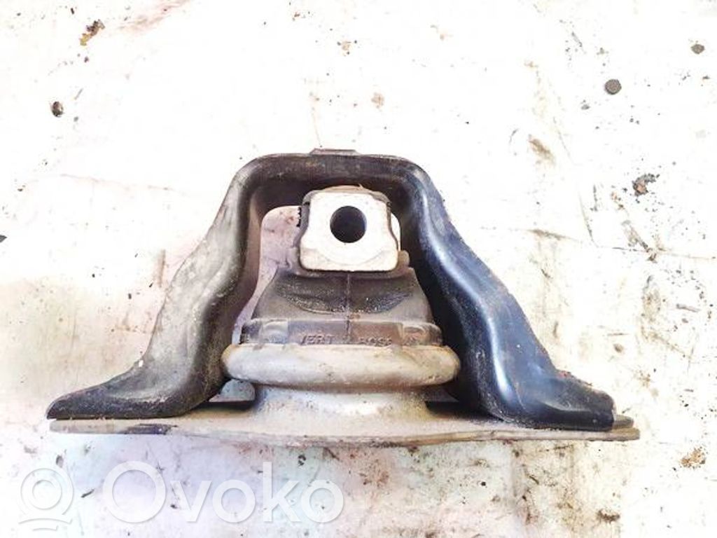 Nissan Primera Moottorin kiinnikekorvake