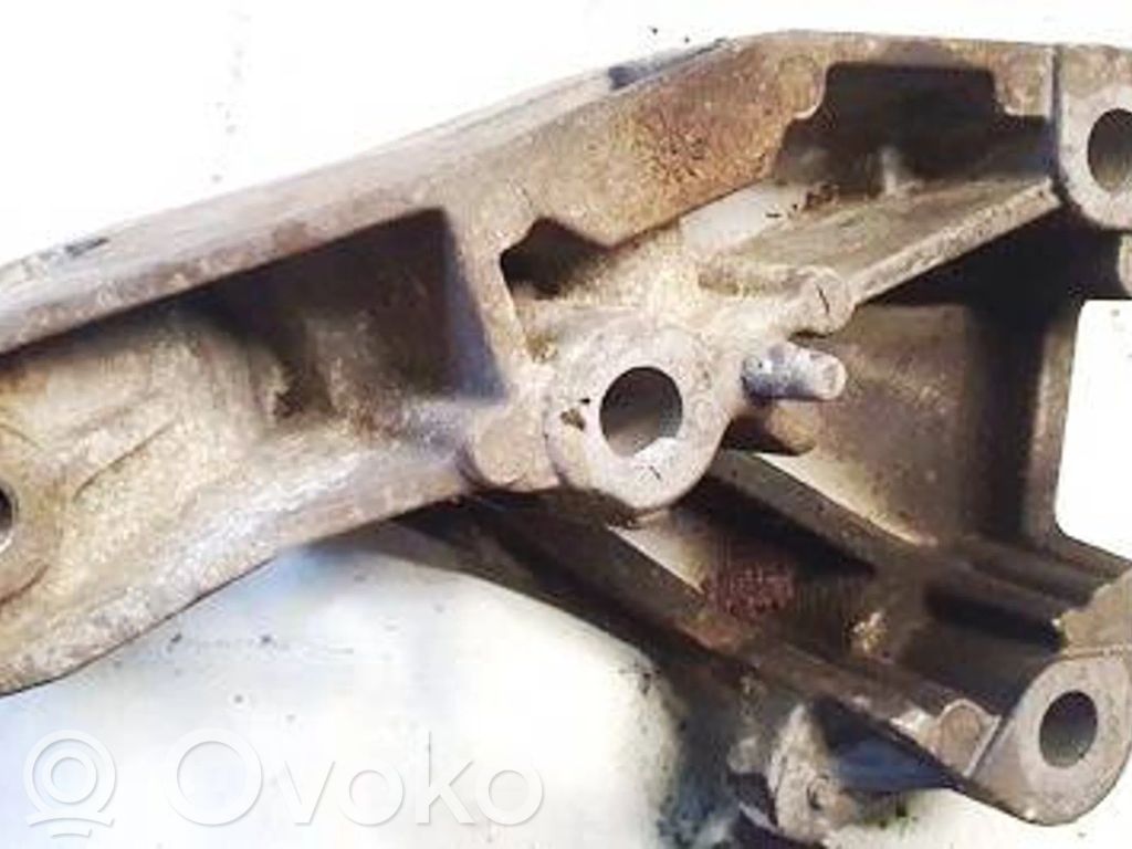 Nissan Primera Engine mounting bracket 