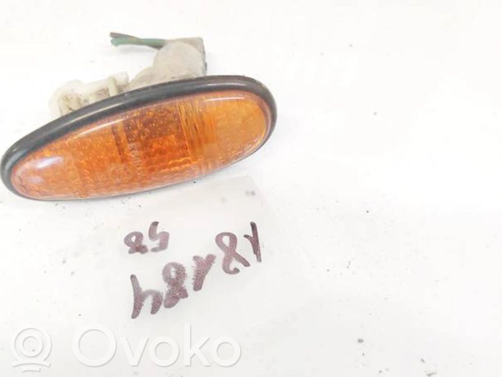 Front fender indicator light   E20190093,E20190093