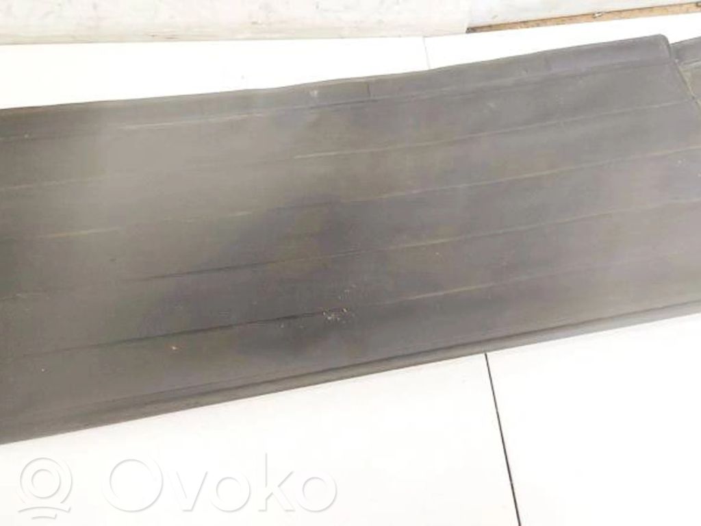 Parcel shelf