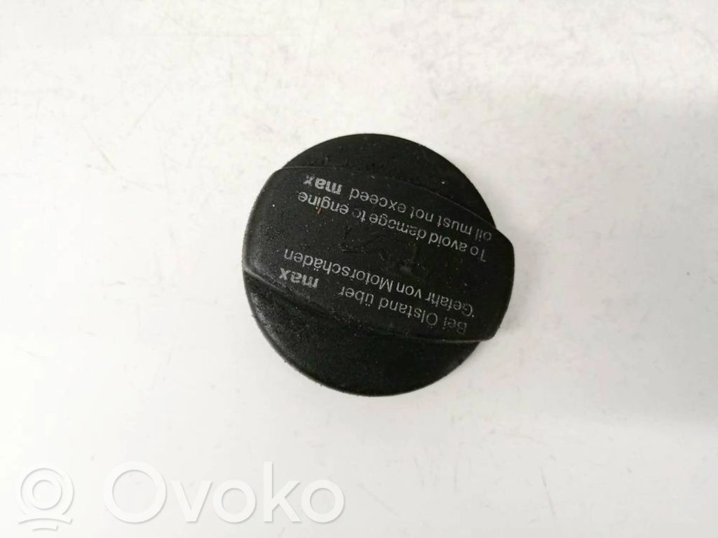 Öljysäiliön täyttöaukon korkki   1110180302,1110180302