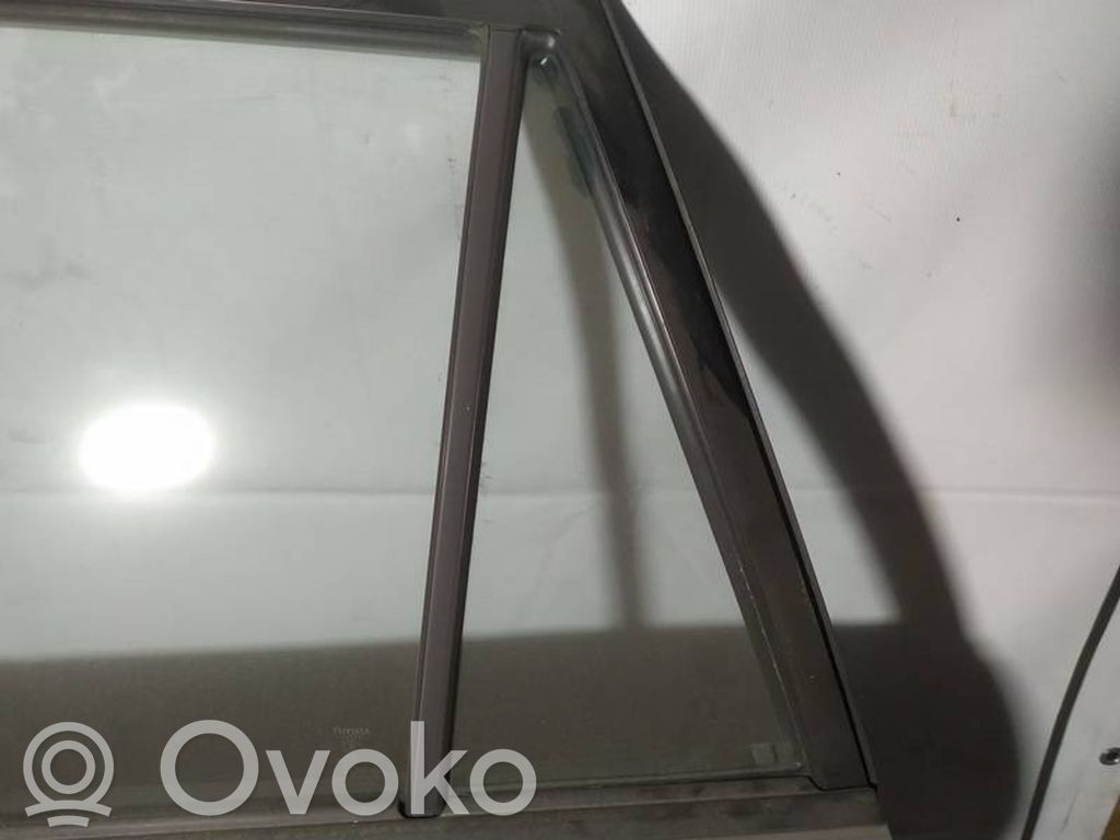 Toyota Corolla Verso E121 Vetro del deflettore posteriore