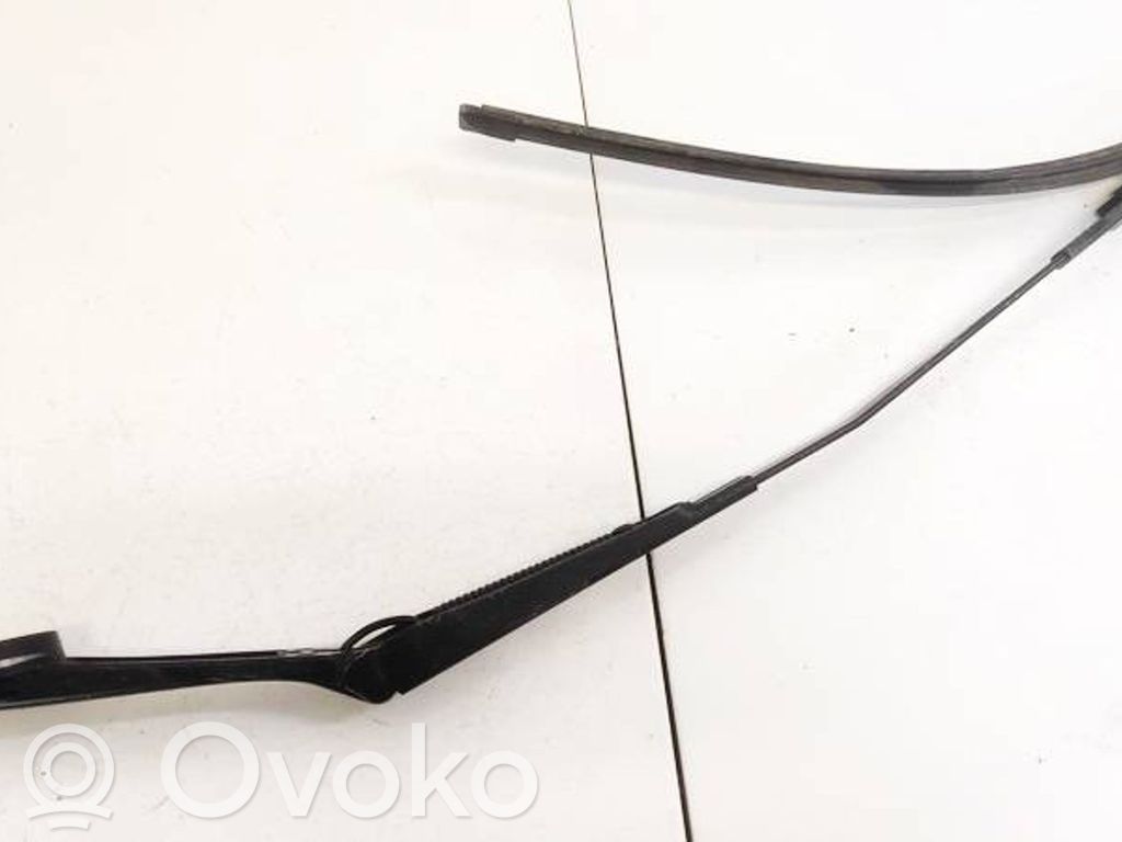 Ford Focus Brazo del limpiaparabrisas delantero 