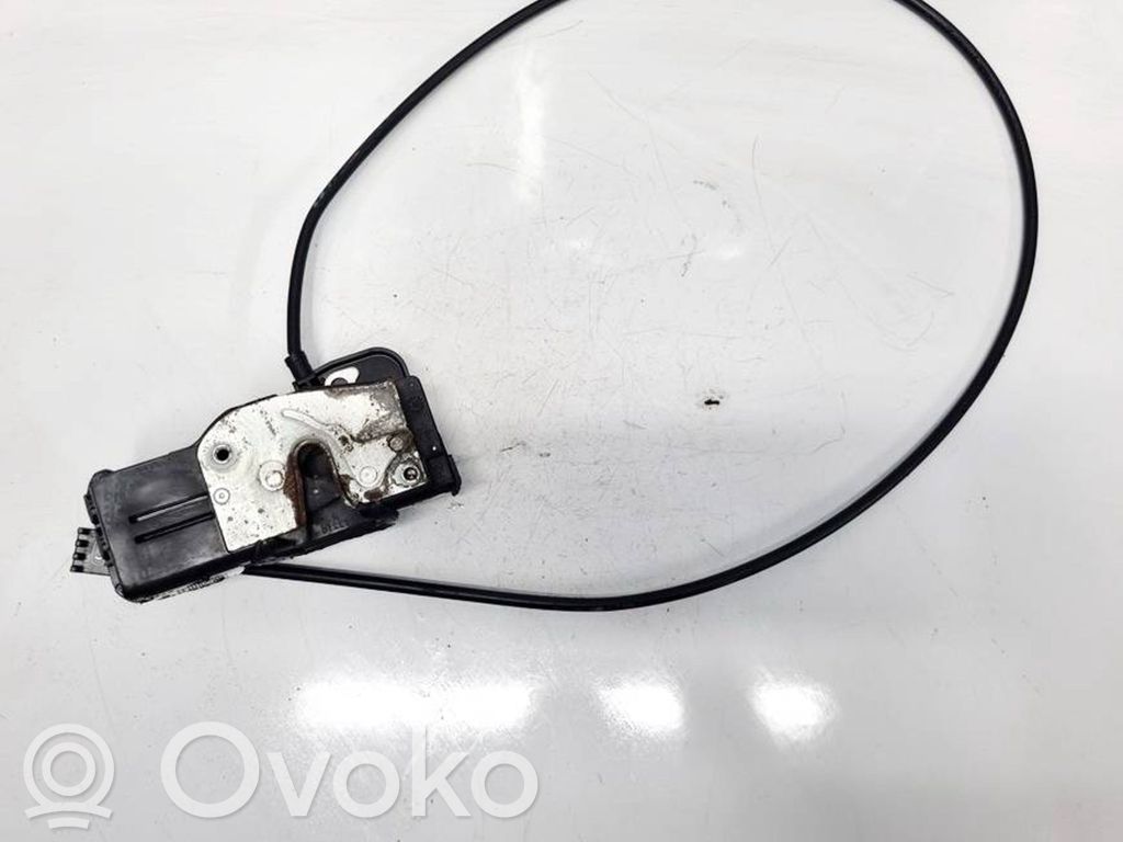 Tesla Model S Takaoven lukko 