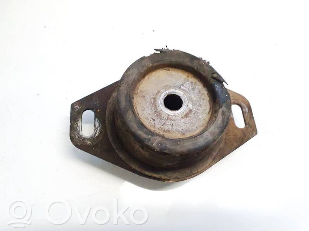 Engine mount bracket