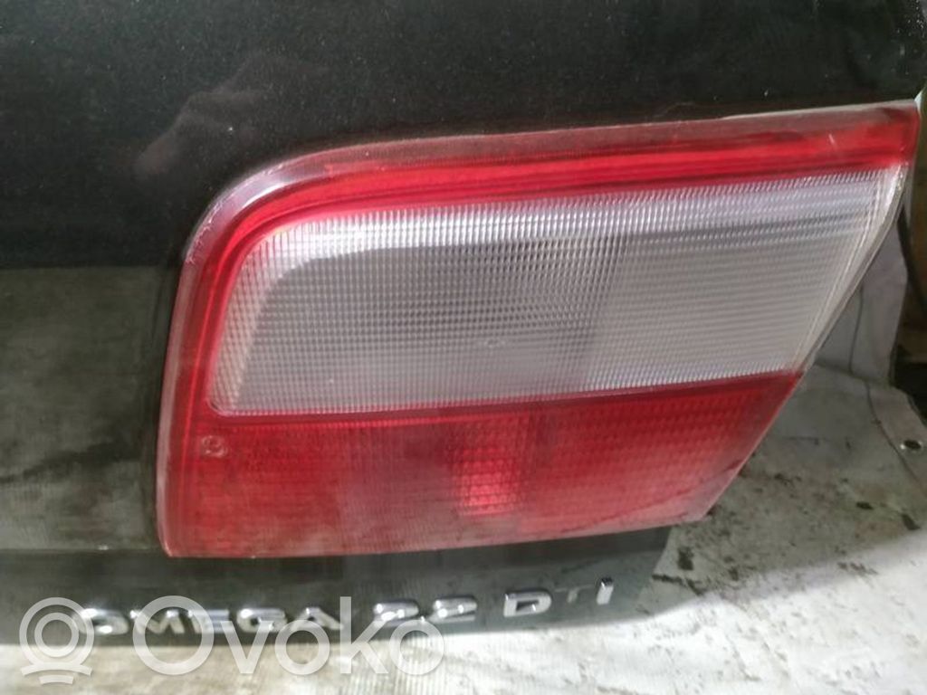 Opel Omega B2 Feux arrière sur hayon 