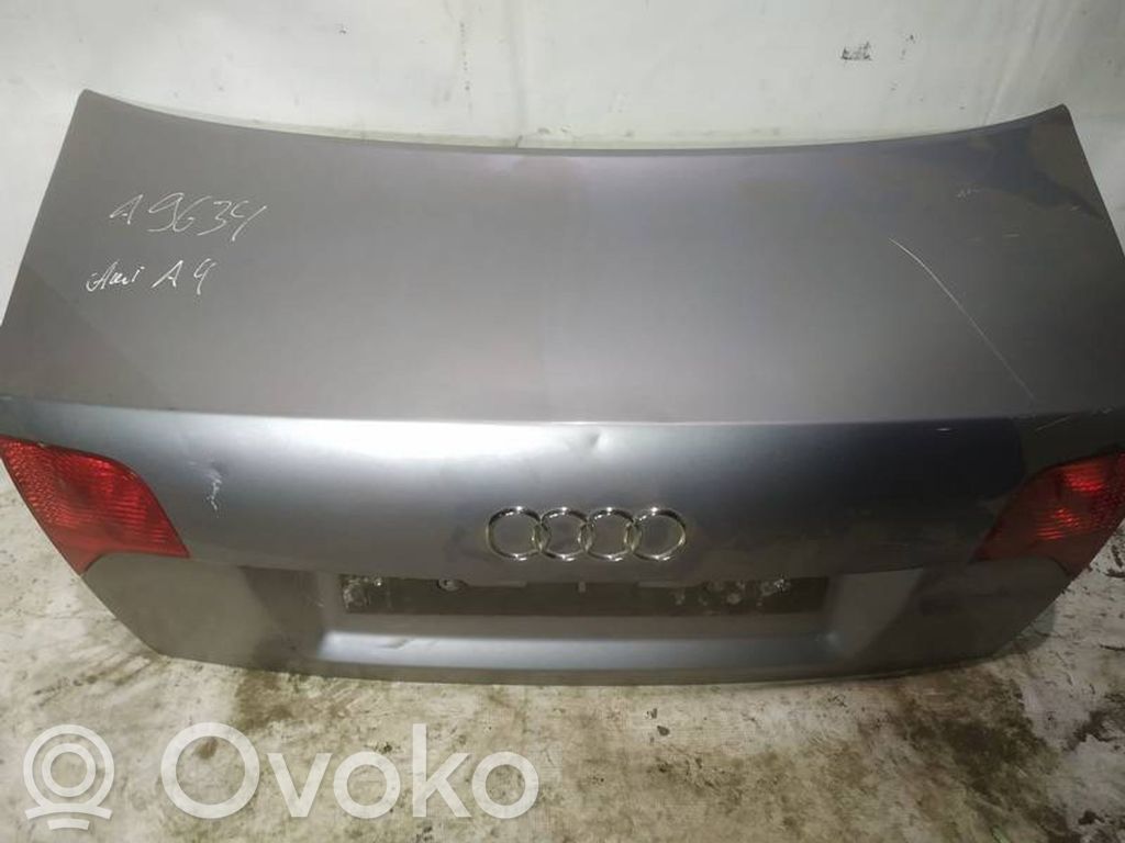 Audi A4 S4 B7 8E 8H Takaluukun/tavaratilan kansi 