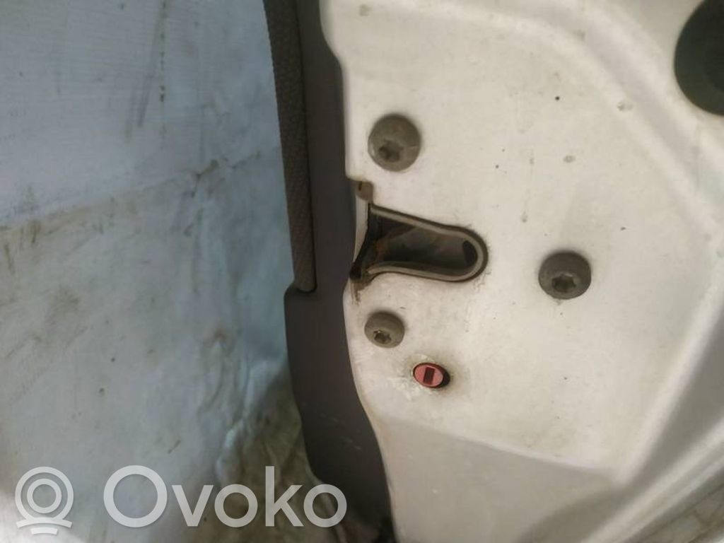 Serrure de porte arrière