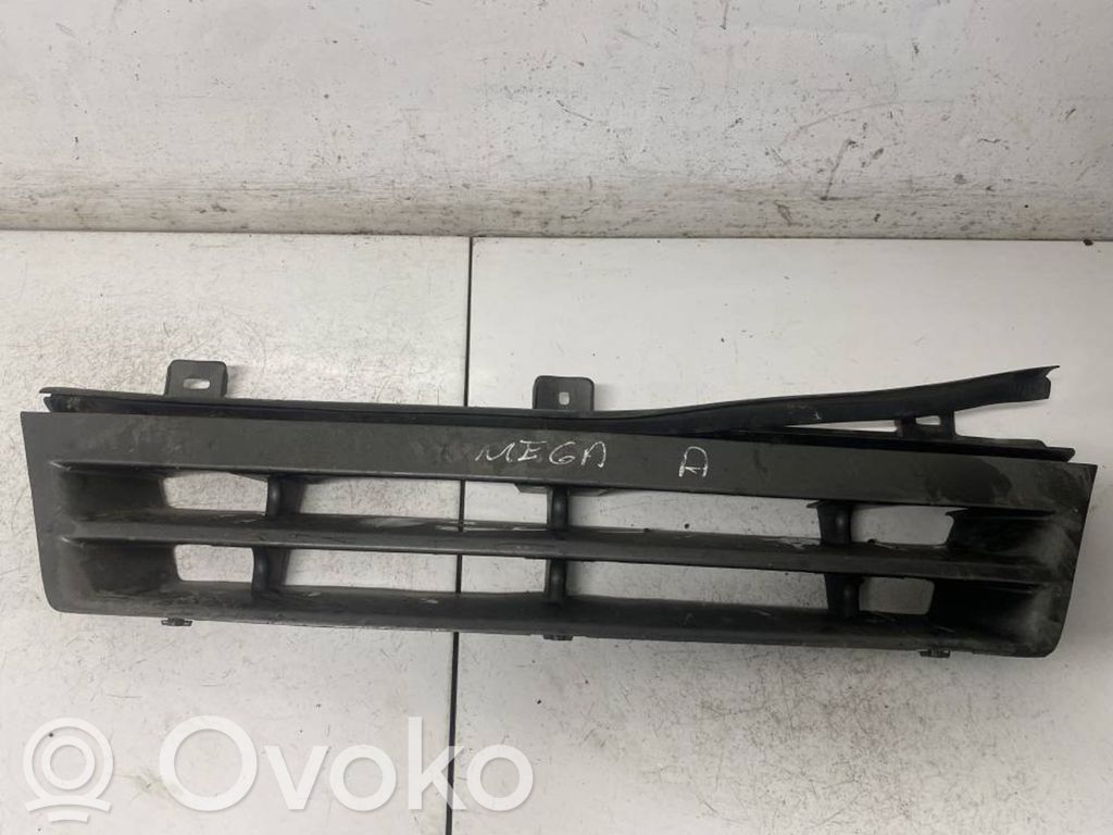 Opel Omega A Priekšējais režģis 