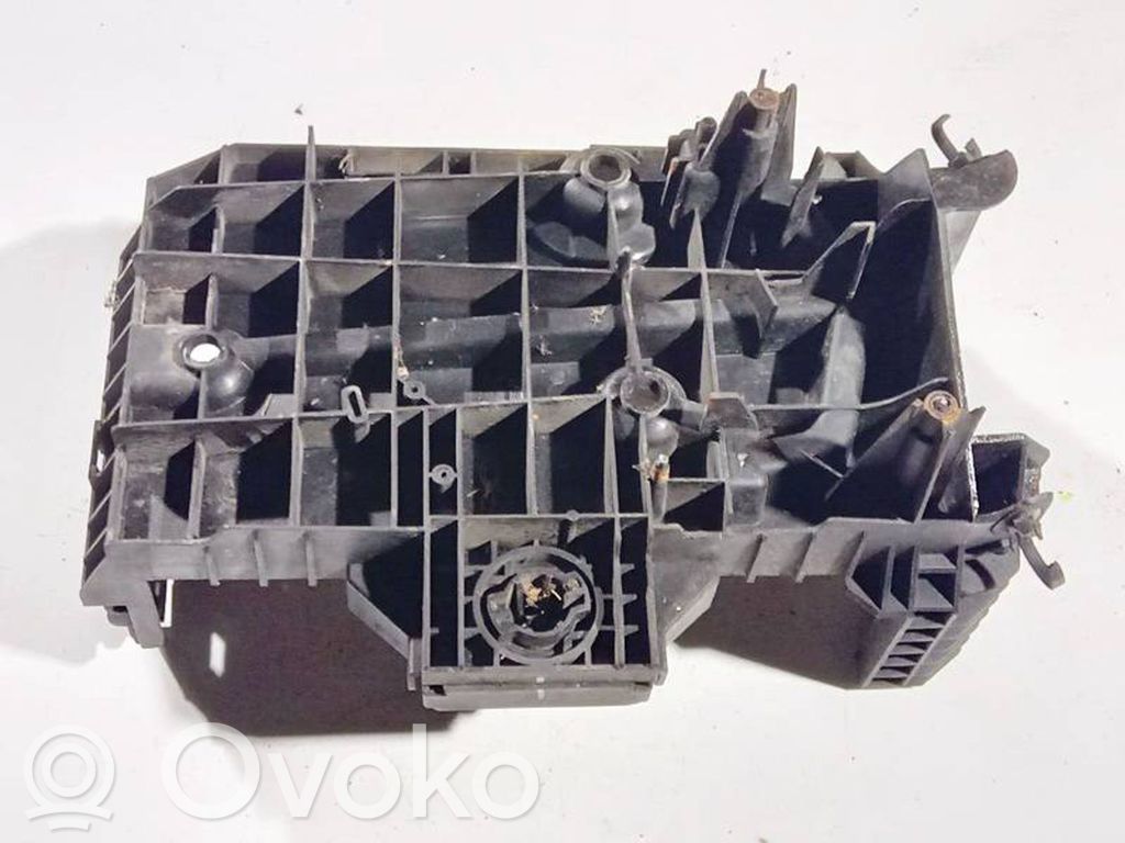Infiniti QX50 (J50) Staffa di montaggio della batteria 