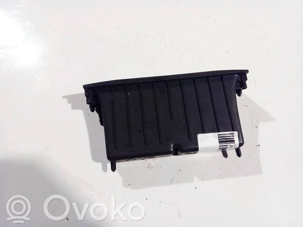 Nissan Note (E11) Otros repuestos del interior 