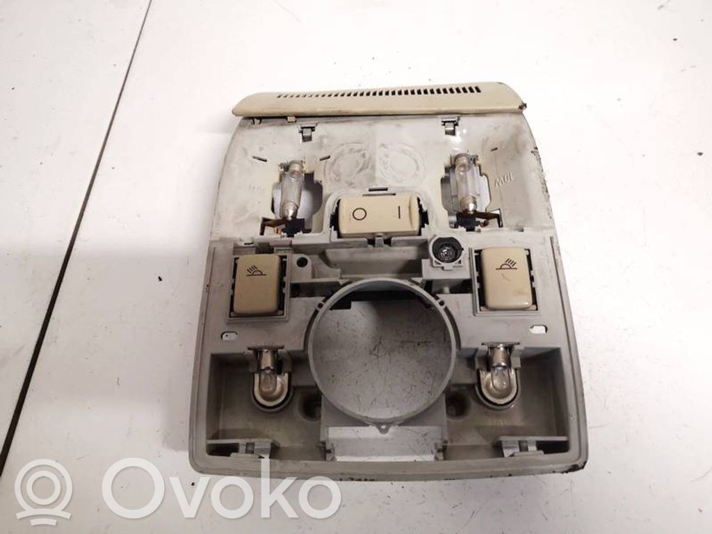 Luz del asiento delantero   8E0951177,8E0947135A,8E0947135A,8E0951177