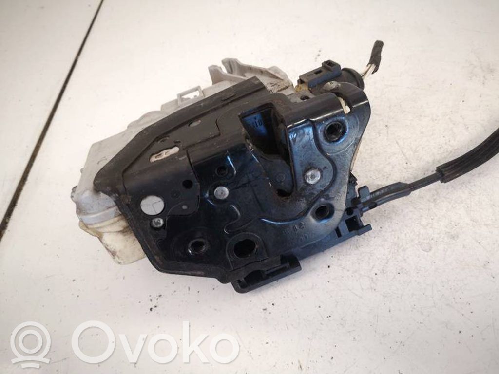 Volkswagen PASSAT B6 Serratura portiera anteriore