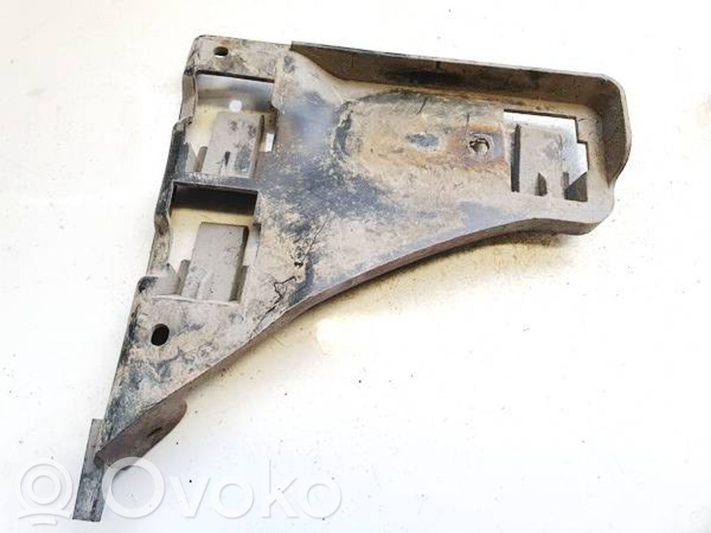 Etupuskurin kannake   7M3807183A,YM2117E775BA,7M3807183A,YM2117E775BA