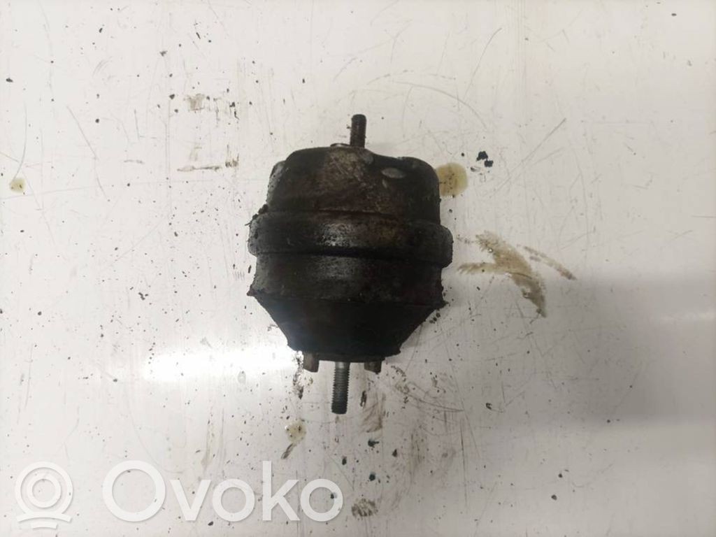 Audi A4 S4 B5 8D Supporto di montaggio del motore 