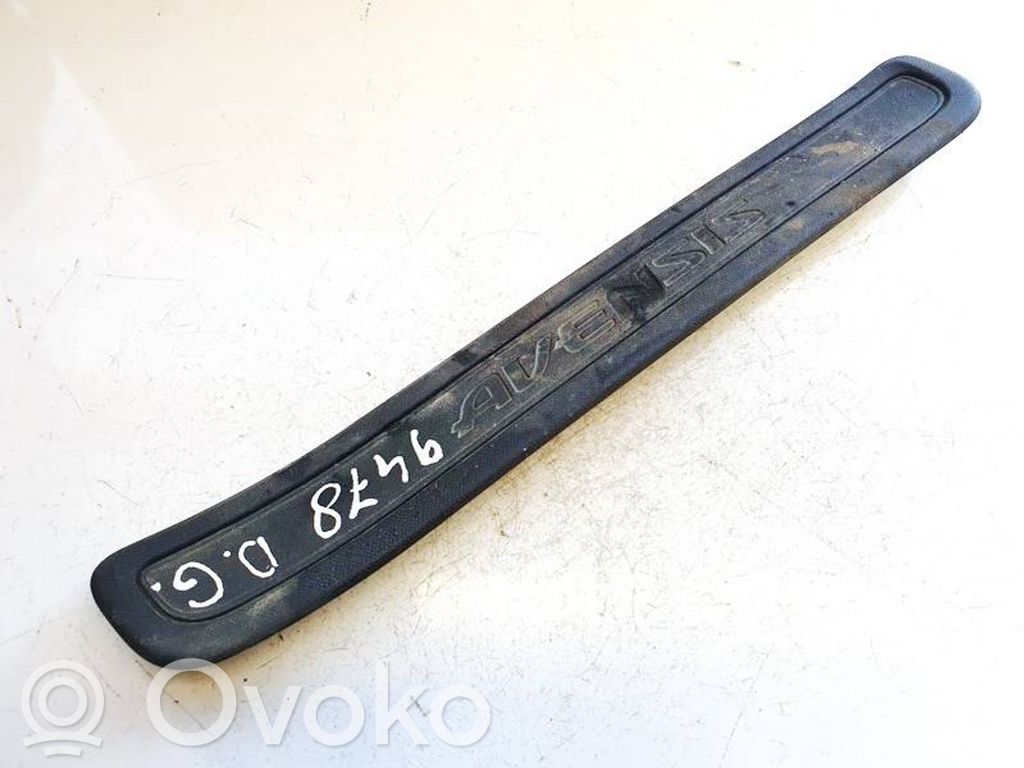 Toyota Avensis T270 Copertura del rivestimento del sottoporta posteriore
