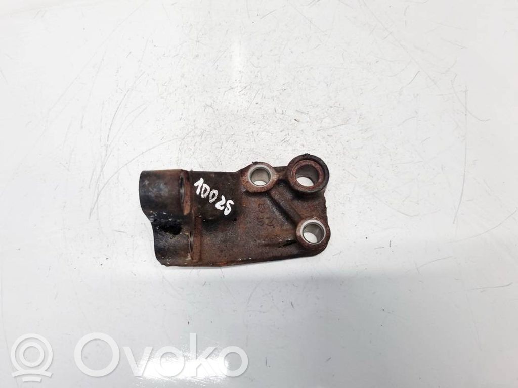 Engine mounting bracket