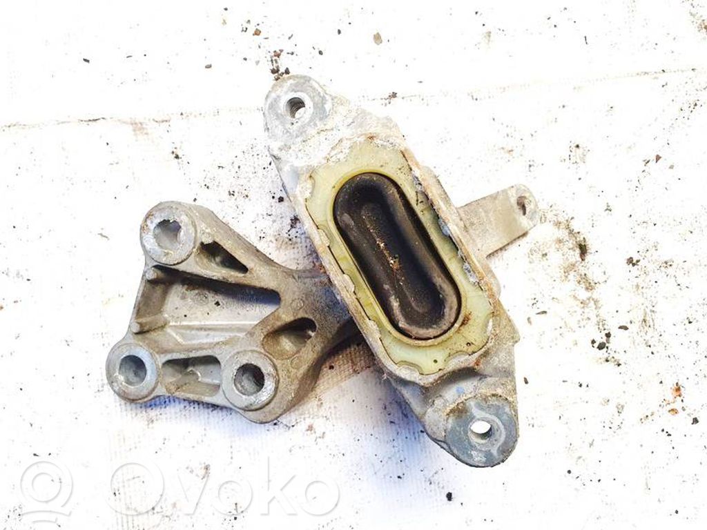 Chevrolet Cruze Engine mount bracket 