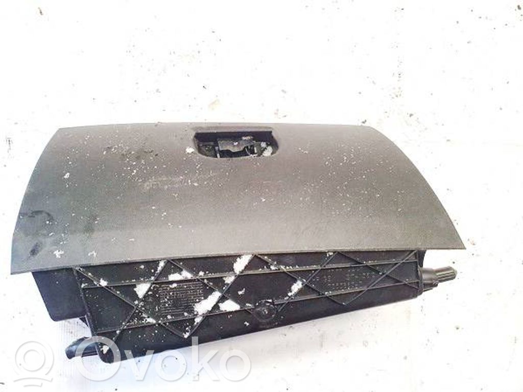 Fiat Grande Punto Hansikaslokero 