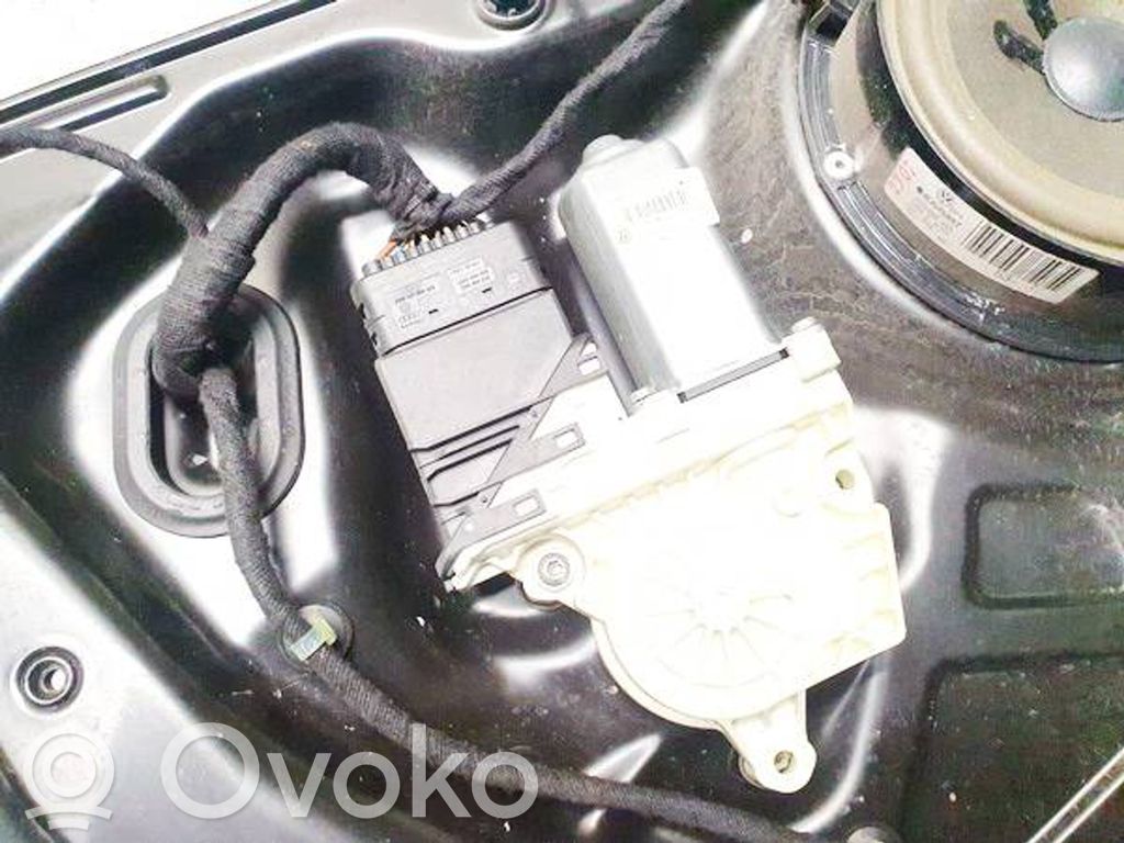 Volkswagen PASSAT B6 Moteur de lève-vitre de porte arrière 
