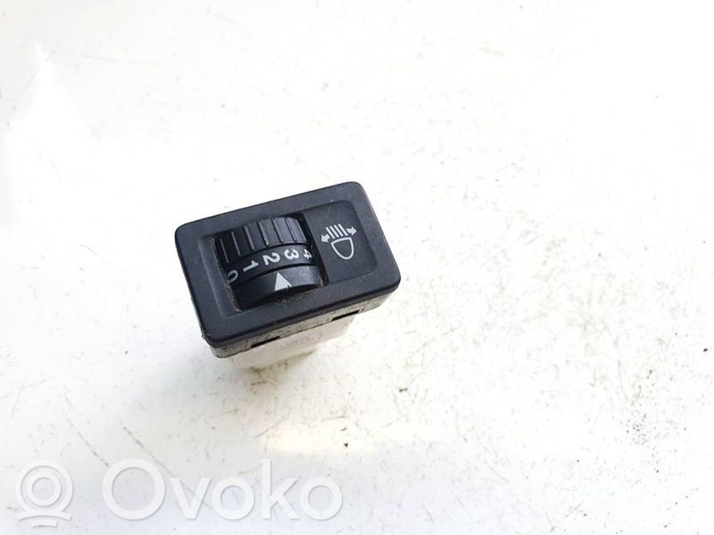 Suzuki SX4 Interruttore di regolazione livello altezza dei fari 