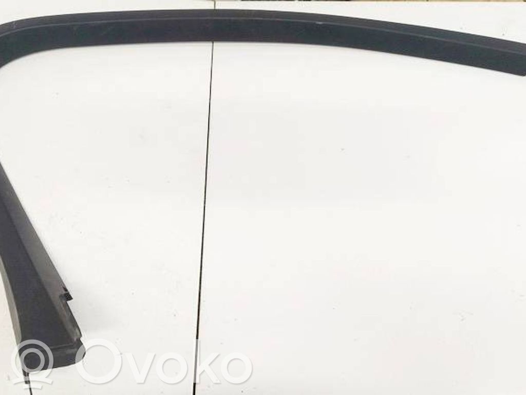 Citroen C5 Moulure de vitre de la porte avant 