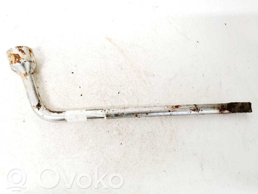 Llave de tuercas de rueda
