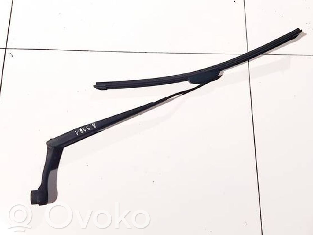 Front wiper blade arm