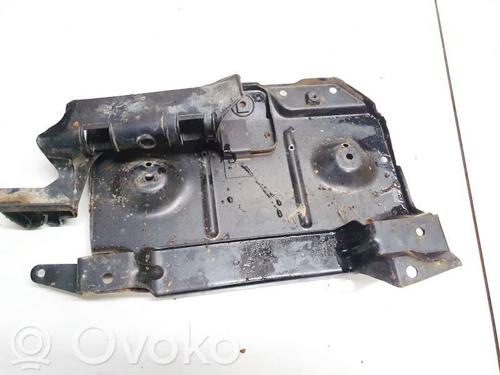 Volkswagen Golf III Podstawa / Obudowa akumulatora