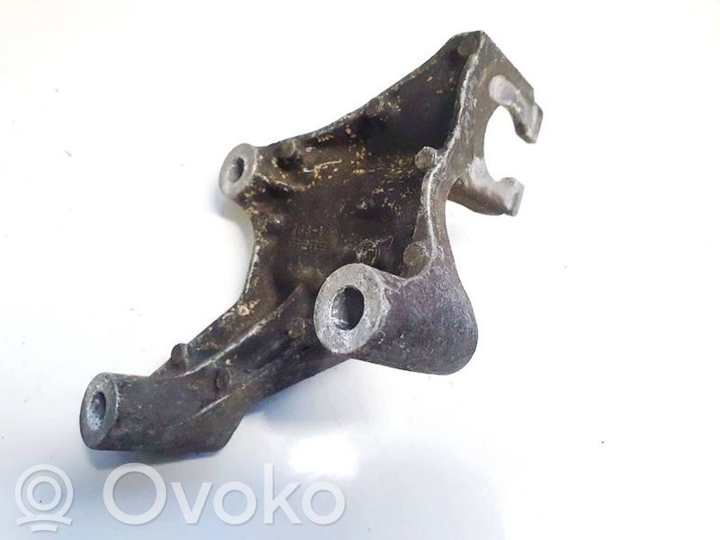 Engine mounting bracket   R081,R081