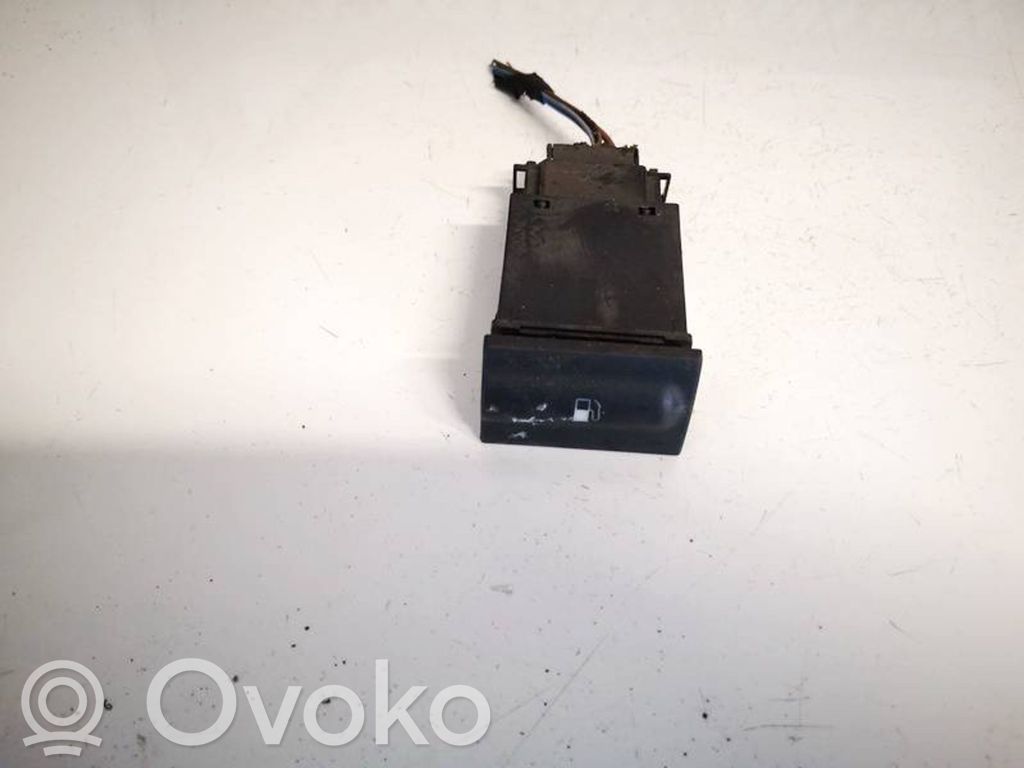 Skoda Octavia Mk1 (1U) Interruttore apertura sportello carburante 