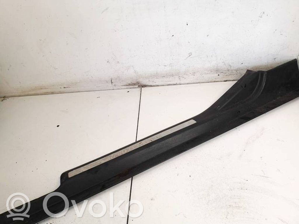 Mercedes-Benz C W203 Copertura del rivestimento del sottoporta anteriore 