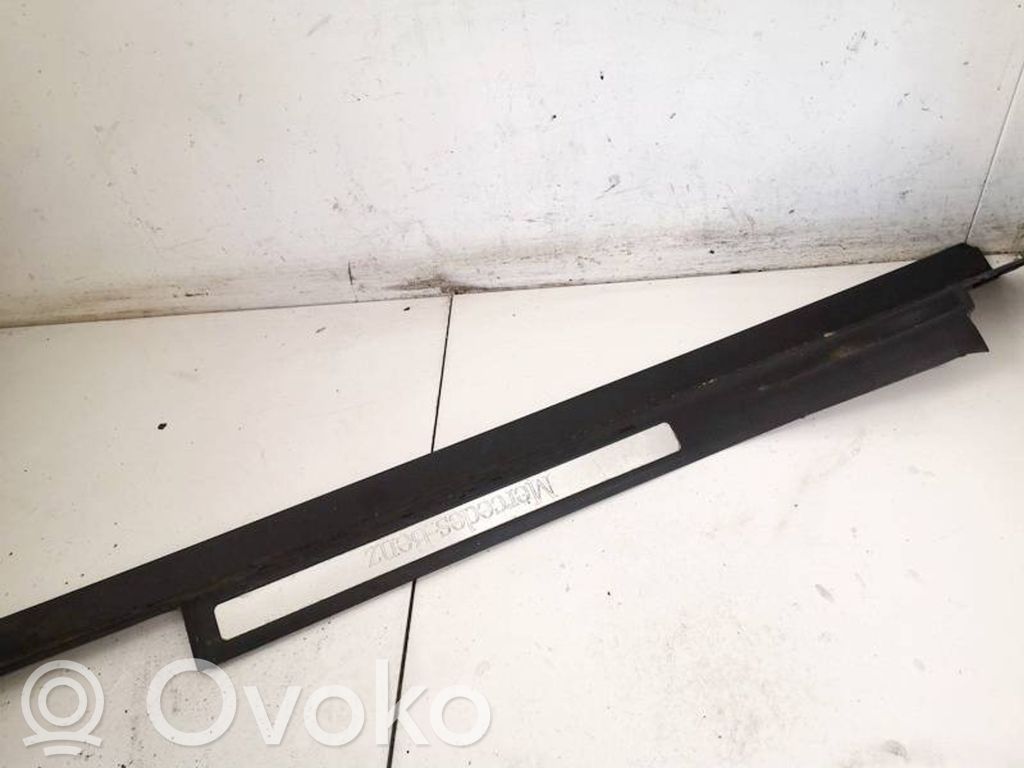 Mercedes-Benz C W203 Copertura del rivestimento del sottoporta anteriore