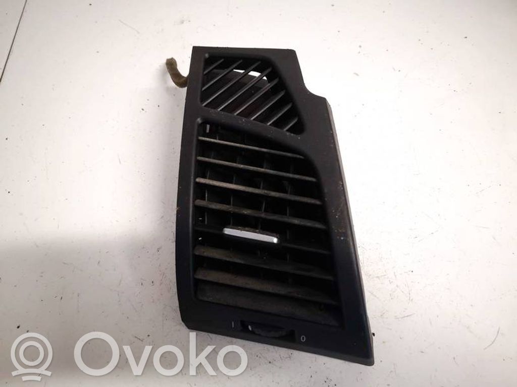 BMW 1 E81 E87 Centrinės oro grotelės 