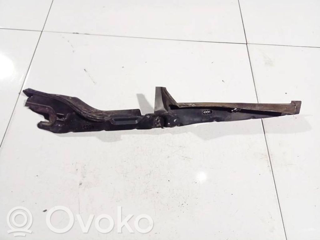 Ford Mondeo MK IV Supporto di montaggio del parafango