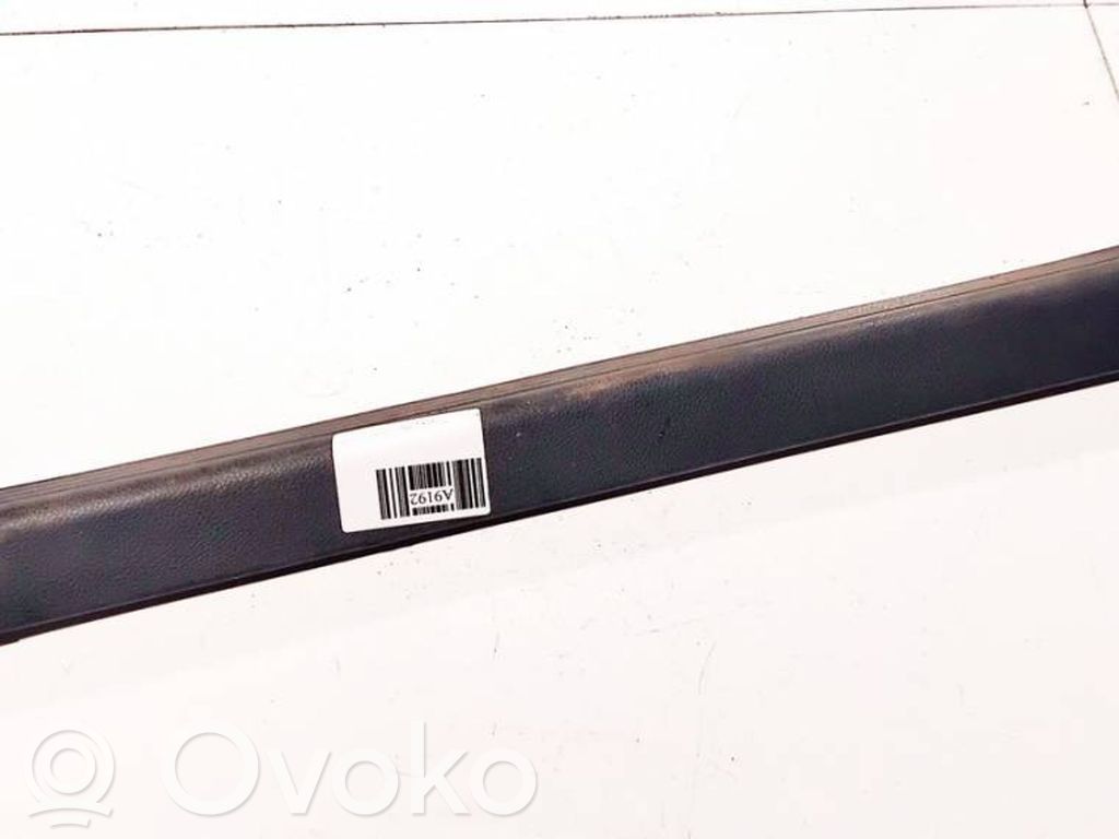 Mercedes-Benz C AMG W204 Copertura del rivestimento del sottoporta anteriore 